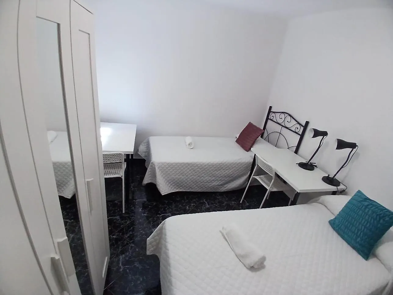 Budget And Lovely Apartment Macarena Sevilla 0*,  España